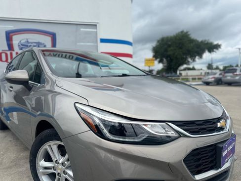 Used 2018 Chevrolet Cruze LT w/ Convenience Package FWD image 18