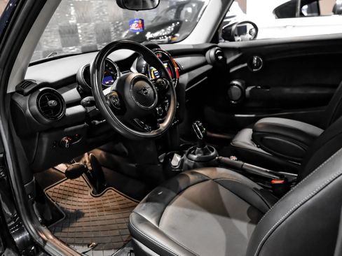 Used 2021 MINI Cooper 2-Door Hardtop FWD image 3