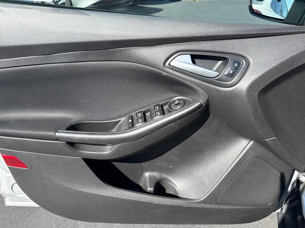 Used 2018 Ford Focus SE FWD image 19