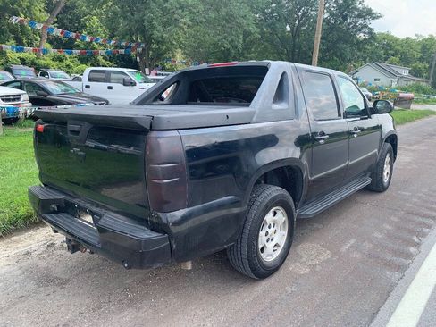 Used 2009 Chevrolet Avalanche LT w/ Convenience Package #1 AWD/4WD image 7