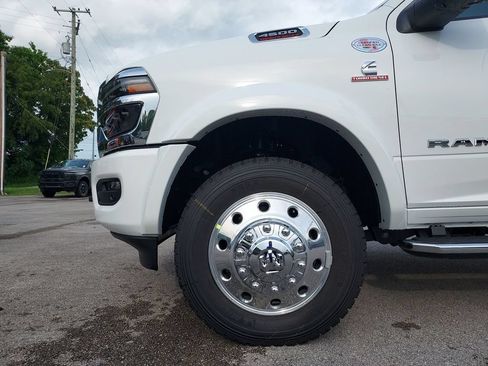 New 2026 RAM 4500 4x4 Crew Cab DRW w/ Laramie Trim Package image 16