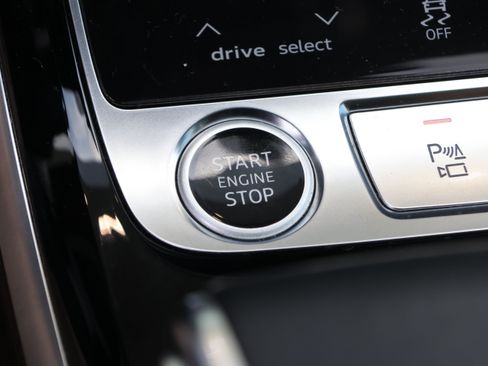 Used 2022 Audi A8 L 3.0T AWD/4WD image 26