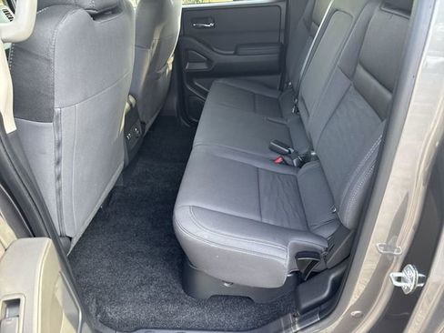Used 2024 Nissan Frontier SV w/ SV Convenience Package image 14