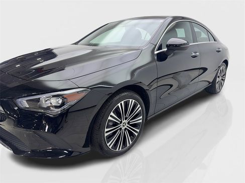 Used 2023 Mercedes-Benz CLA 250 4MATIC w/ Premium Package image 11