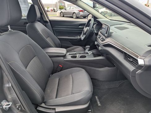 Used 2025 Nissan Altima 2.5 SV FWD image 32