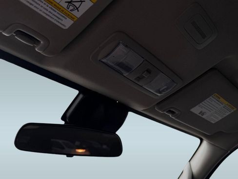 Used 2024 Nissan Frontier SV image 19