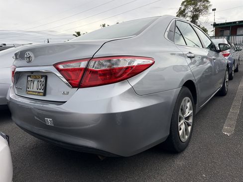 Used 2016 Toyota Camry LE image 4