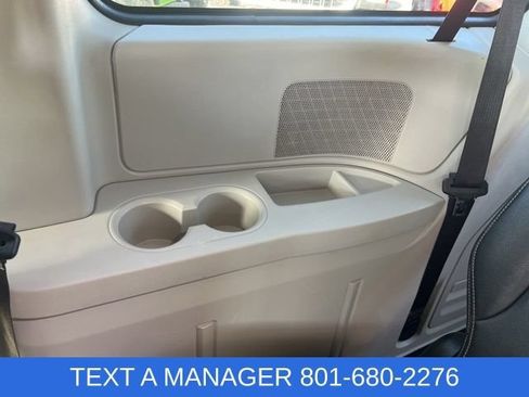 Used 2015 Chrysler Town & Country Touring FWD image 32