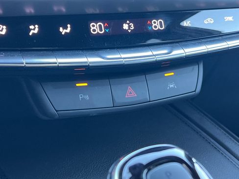 Certified 2025 Cadillac XT4 Premium Luxury image 31