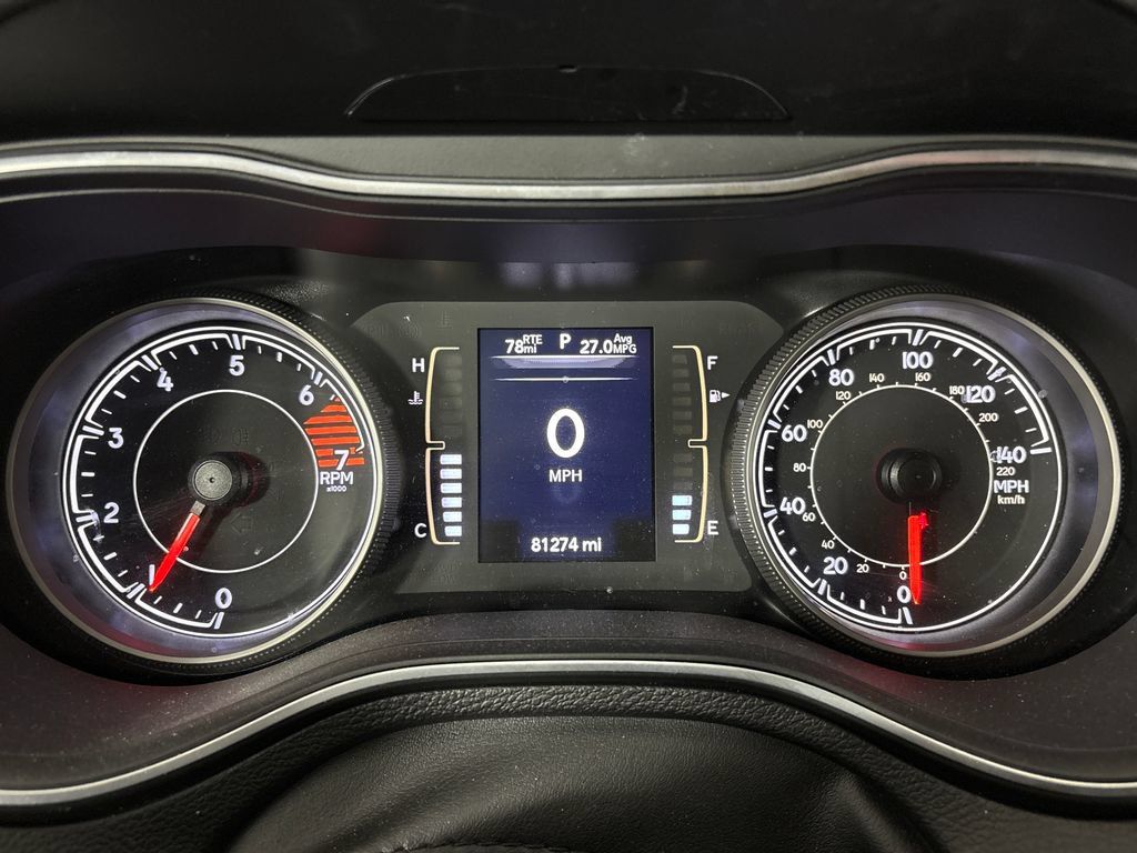 Used 2021 Jeep Cherokee Latitude FWD image 19