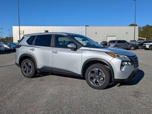 Certified 2024 Nissan Rogue SV image 2