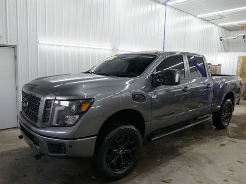 Used 2018 Nissan Titan SL w/ Midnight Edition image 7