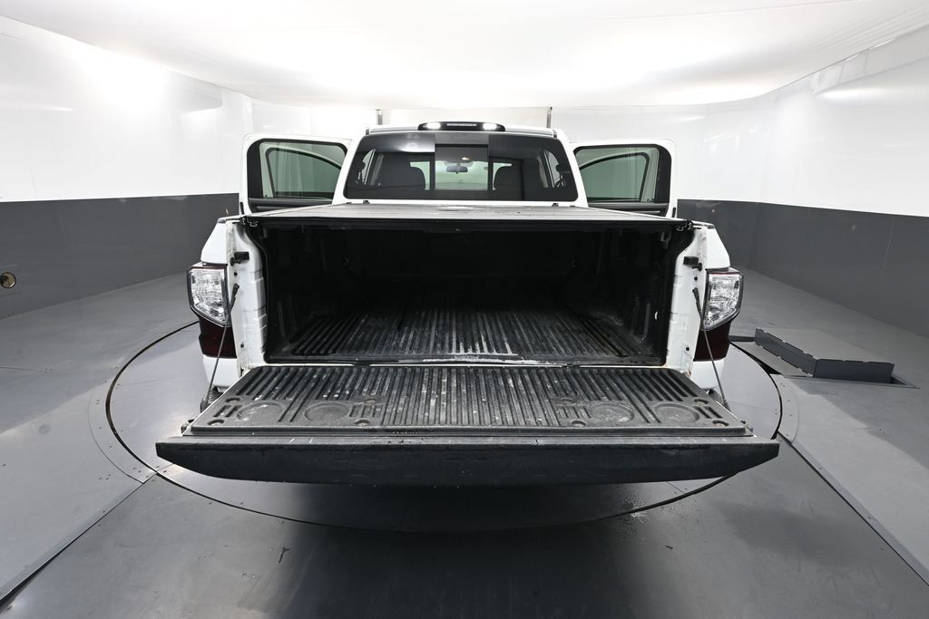 Used 2018 Nissan Titan SV AWD/4WD image 28