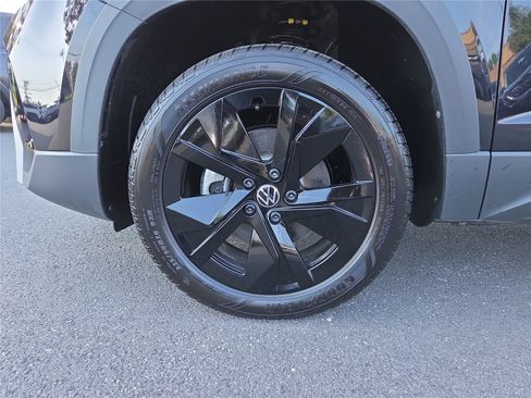 New 2026 Volkswagen Taos SE FWD image 10