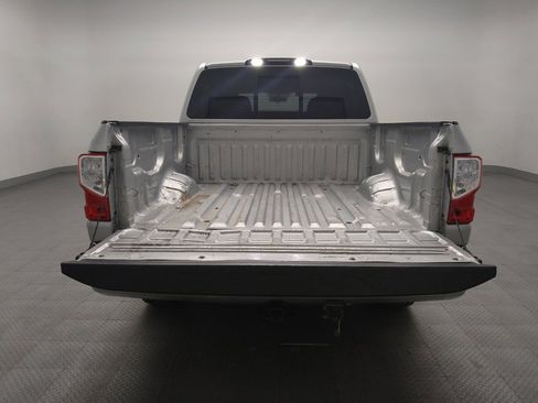 Used 2019 Nissan Titan SV image 29