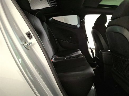 Used 2017 Hyundai Veloster Value Edition image 13