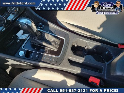 Used 2020 Volkswagen Jetta R-Line w/ R-Line Cold Weather Package FWD image 8