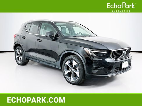 Used 2025 Volvo XC40 B5 Plus image 1