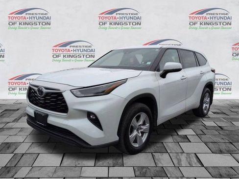 Used 2022 Toyota Highlander LE image 7