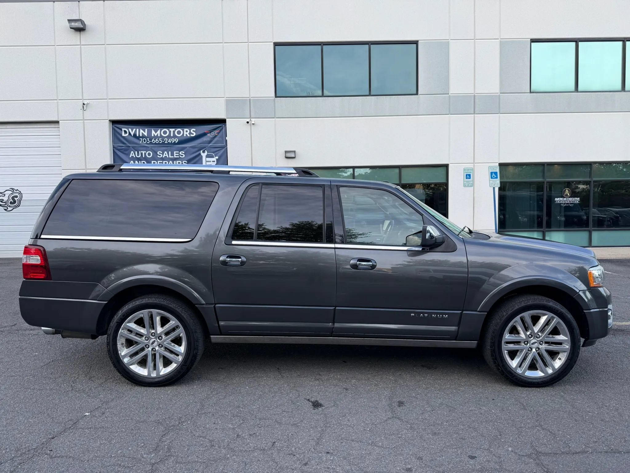 Used 2017 Ford Expedition EL Platinum AWD/4WD image 3