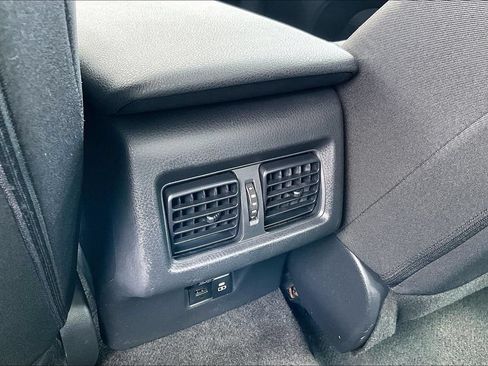 Used 2025 Toyota Camry SE FWD image 33