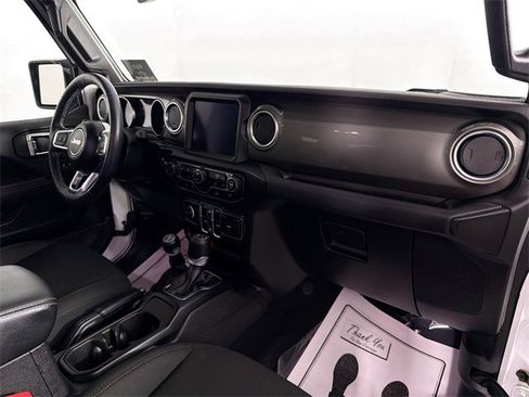 Used 2023 Jeep Wrangler Sahara w/ Cold Weather Group image 31