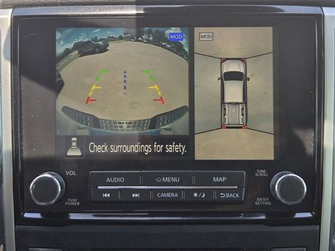 Used 2020 Nissan Titan SL w/ Moonroof Package image 18