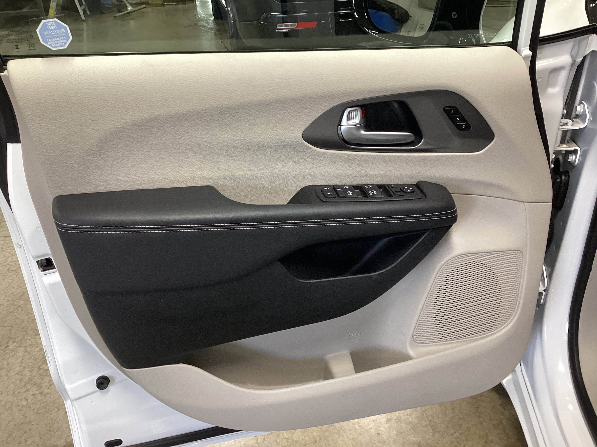 Used 2024 Chrysler Pacifica Touring-L w/ Road Tripper Package FWD image 12