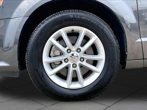 Used 2020 Dodge Grand Caravan SXT FWD image 11