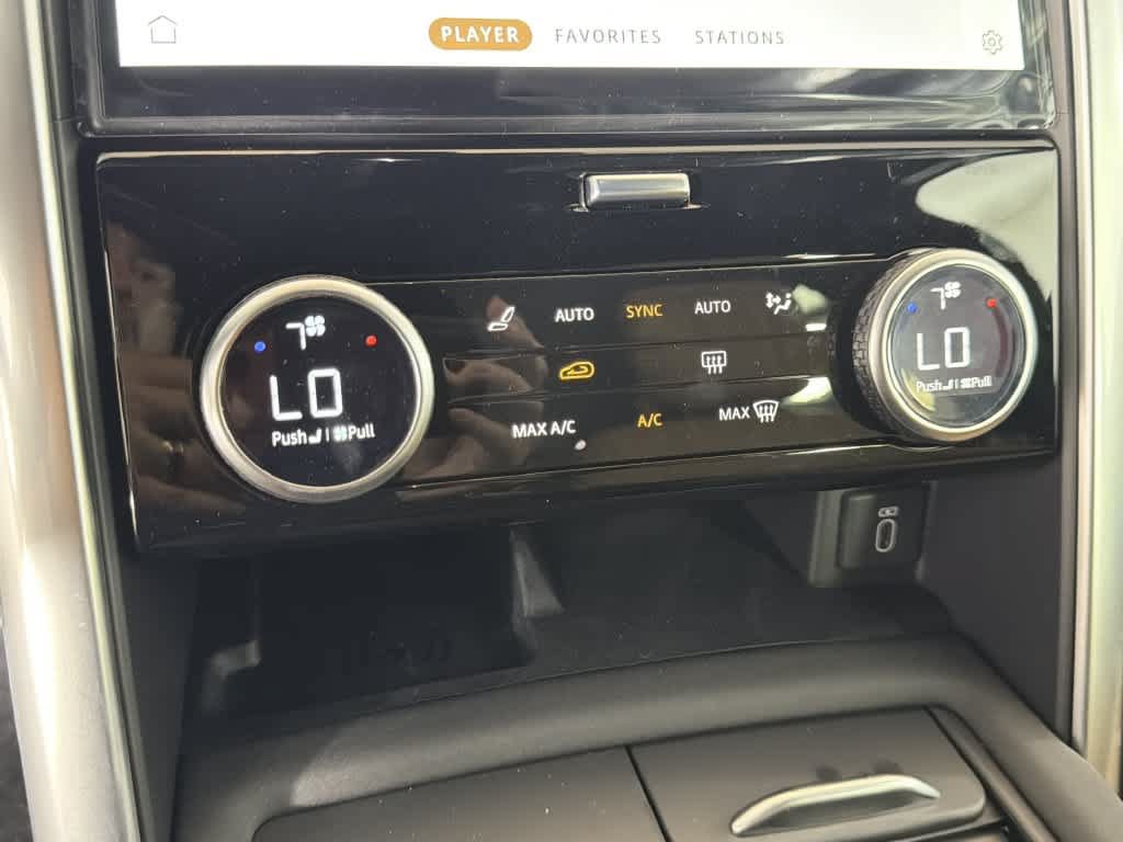 New 2026 Land Rover Discovery Limited Edition AWD/4WD image 17