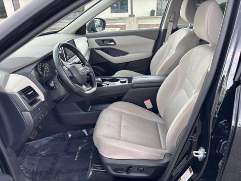Used 2025 Nissan Rogue SV AWD/4WD image 30