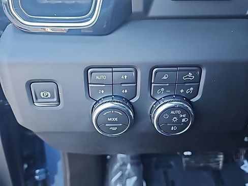 New 2026 GMC Sierra 2500 Denali Ultimate w/ Max Trailering Package AWD/4WD image 18