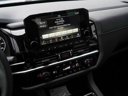 New 2025 Nissan Pathfinder SL image 24