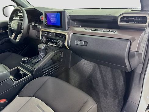 Certified 2025 Toyota Tacoma TRD Off-Road AWD/4WD image 30