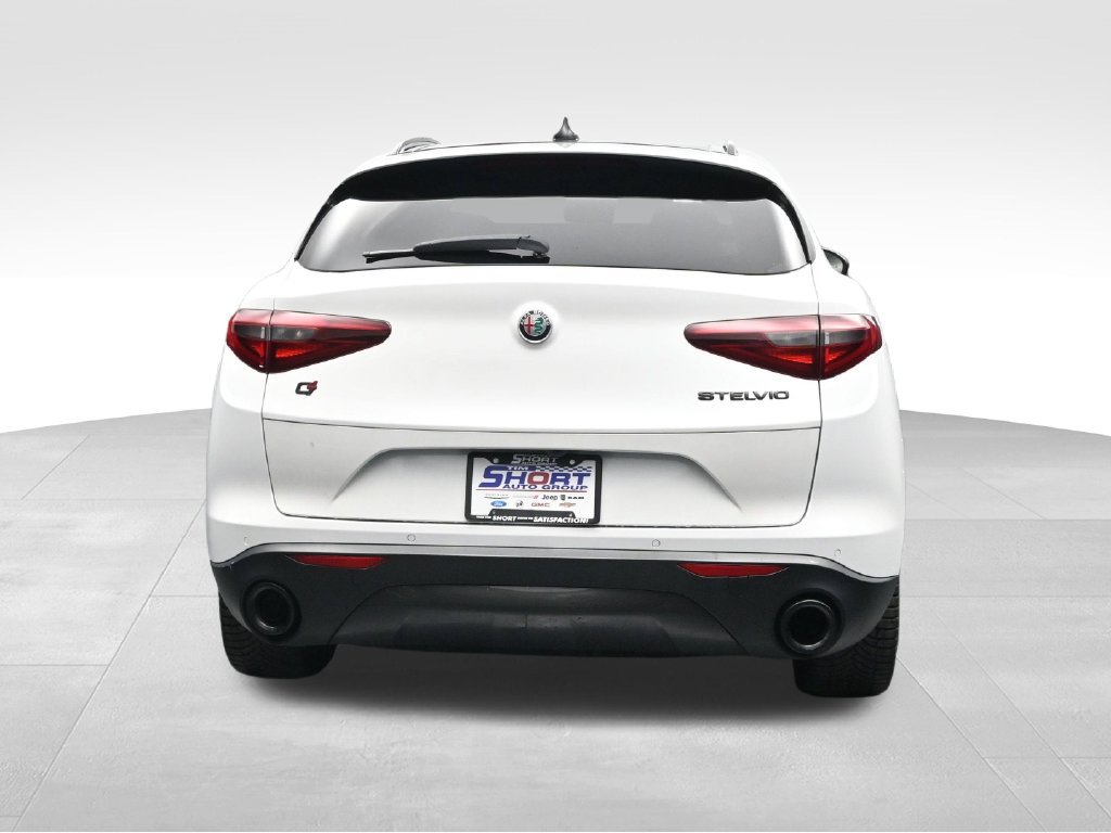 Used 2019 Alfa Romeo Stelvio Ti w/ TI Performance Package AWD/4WD image 4