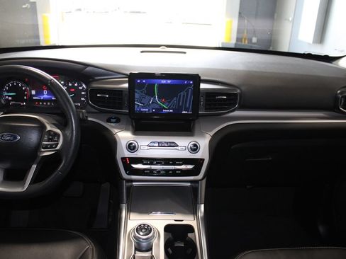 Used 2023 Ford Explorer XLT w/ Equipment Group 202A AWD/4WD image 15