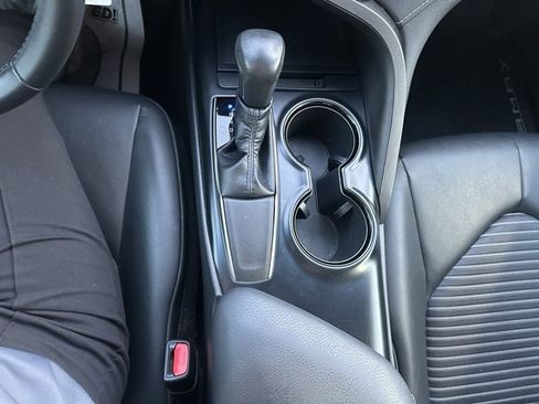 Used 2018 Toyota Camry SE image 19