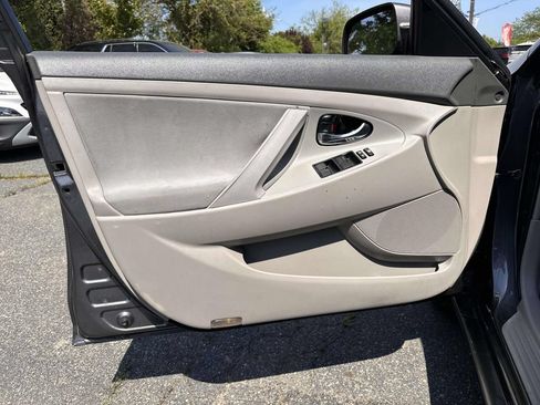 Used 2009 Toyota Camry LE FWD image 9