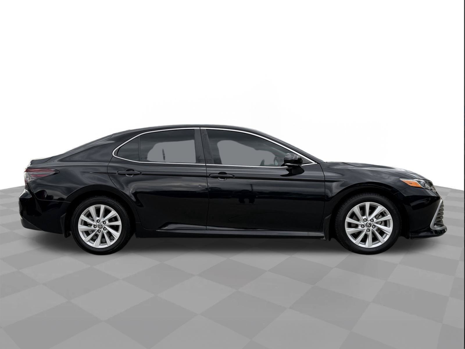 Used 2024 Toyota Camry LE w/ Convenience Package FWD image 3