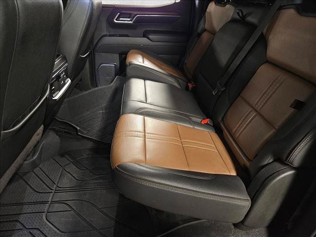 Used 2024 Chevrolet Silverado 1500 High Country w/ High Country Premium Package AWD/4WD image 16