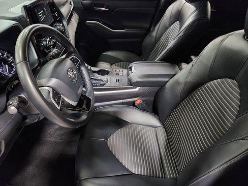 Used 2023 Toyota Highlander XSE FWD image 29
