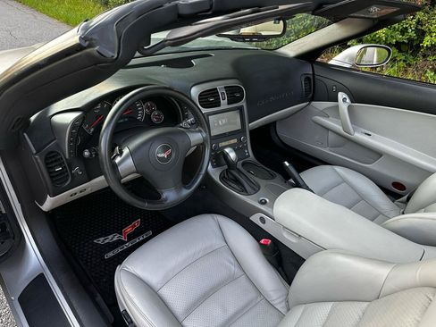 Used 2006 Chevrolet Corvette Coupe w/ Preferred Equipment Group RWD image 16