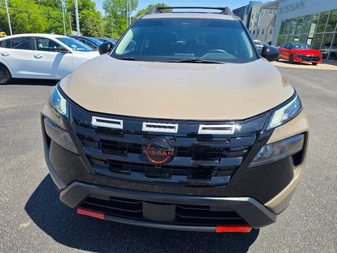 Used 2025 Nissan Rogue SV AWD/4WD image 8