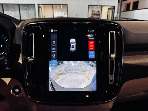Used 2023 Volvo XC40 B5 Plus w/ Driver Assist Package AWD/4WD image 17