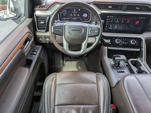 Used 2023 GMC Sierra 1500 Denali w/ Technology Package RWD image 4