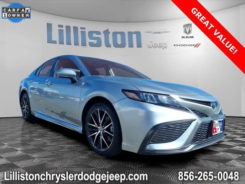 Used 2022 Toyota Camry SE image 1