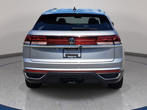 Used 2025 Volkswagen Atlas Cross Sport SE FWD image 6