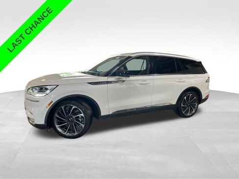 Used 2023 Lincoln Aviator Reserve w/ Equipment Group 201A AWD/4WD image 2