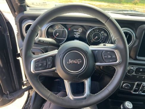 Used 2023 Jeep Wrangler Sahara image 17