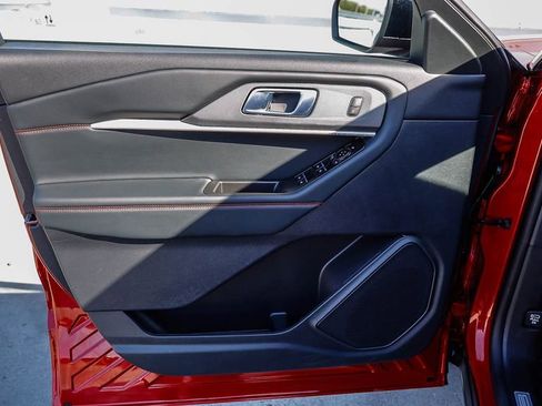 Used 2025 Ford Explorer ST-Line w/ ST-Line Street Pack image 25